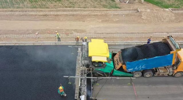 中卫下河沿黄河公路大桥沥青混凝土下面层试验段顺利实施